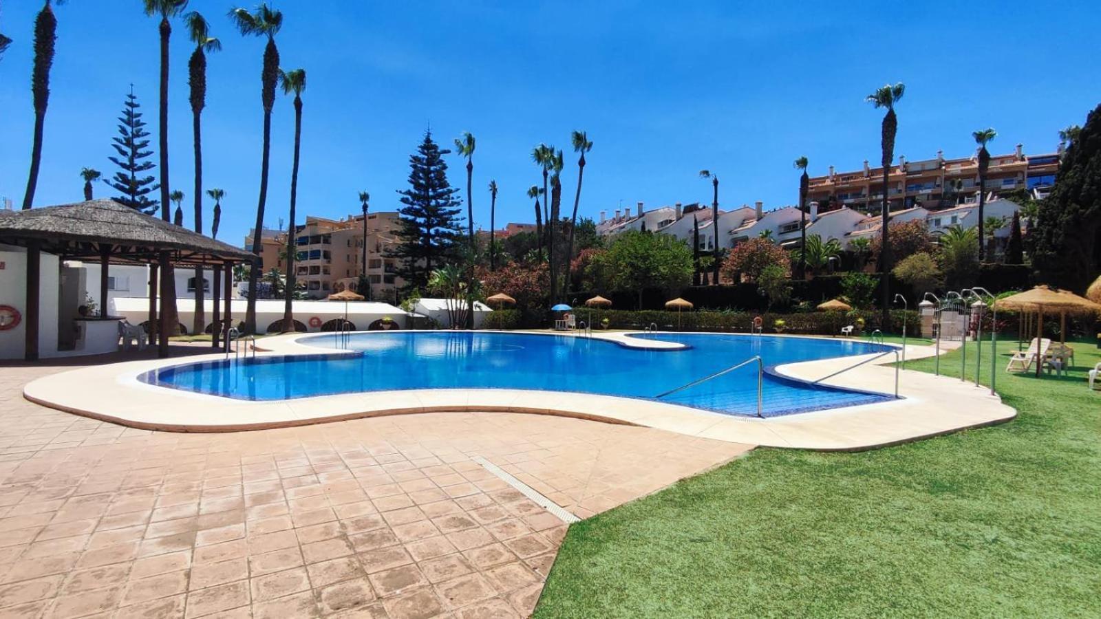Benalgolf: Seaside With Private Bbq Backyard